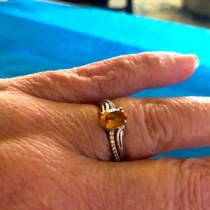 Beautiful citrine and zircons 💍 ring,🍯The color is honey set in 925STSplatinum